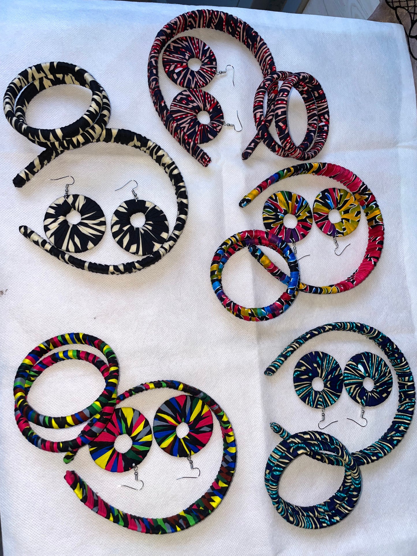 4 Pcs  African Jewelry Set 1 Headband, 1 pair of Earrings, and 2 Bracelets